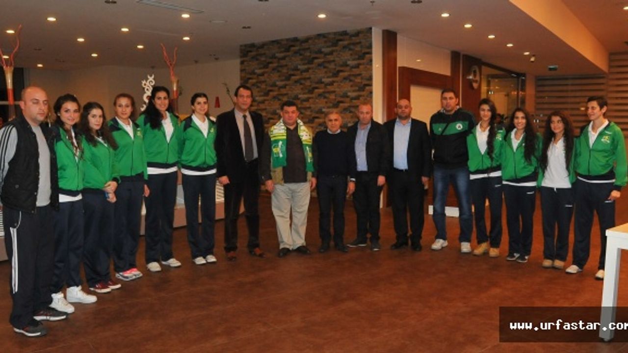 Çetin Aslan, kızlara moral verdi
