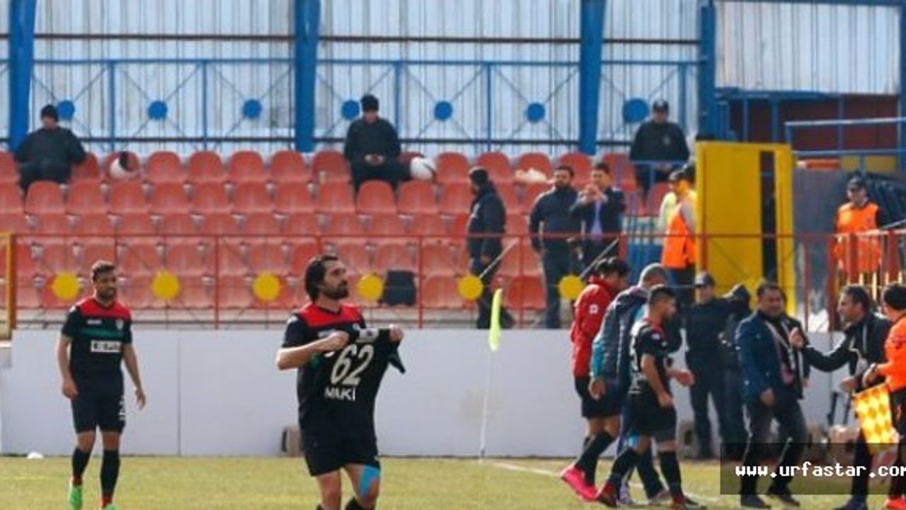 Eski Urfasporludan Deniz Naki’ye jest