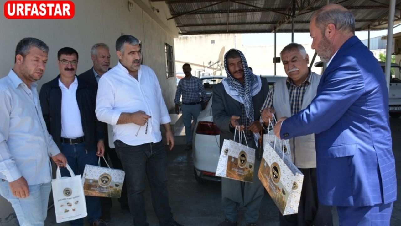 Urfa Borsası maske ve dezenfektan dağıttı