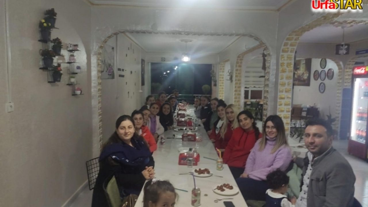 Sibel Ekinci'den voleybolculara moral ziyareti