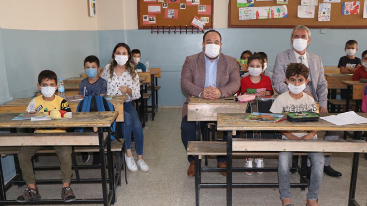 Ekinci sınıfları dolduran öğrencilerle bir araya geldi