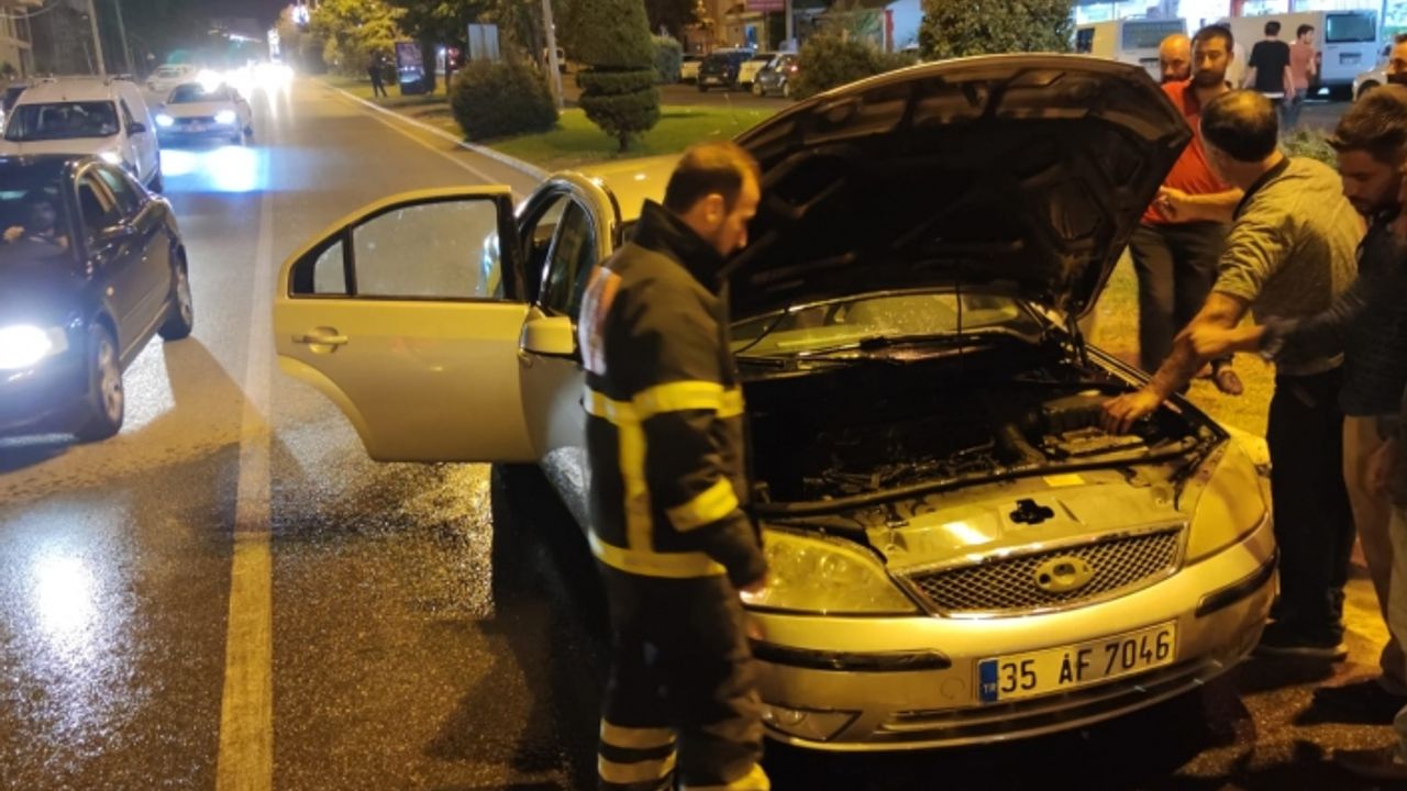 Karaköprü'de araç seyir halindeyken alev aldı!