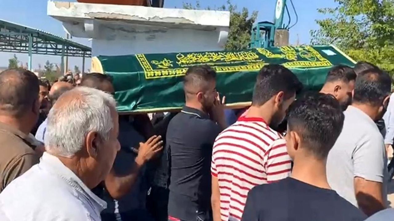 Saç ektirirken canından olan Urfalı genç Halfeti'de defnedildi