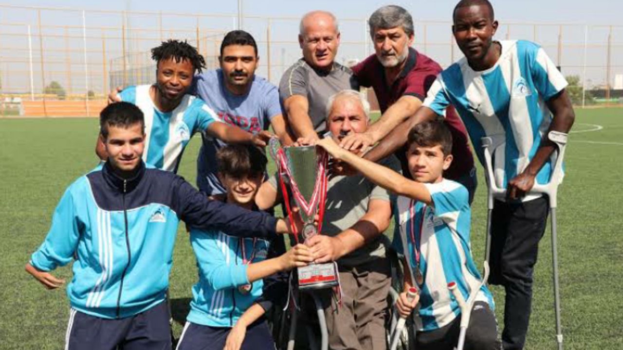 Urfalı Fotoğraf Sanatçısı Ampute takıma sponsor oldu