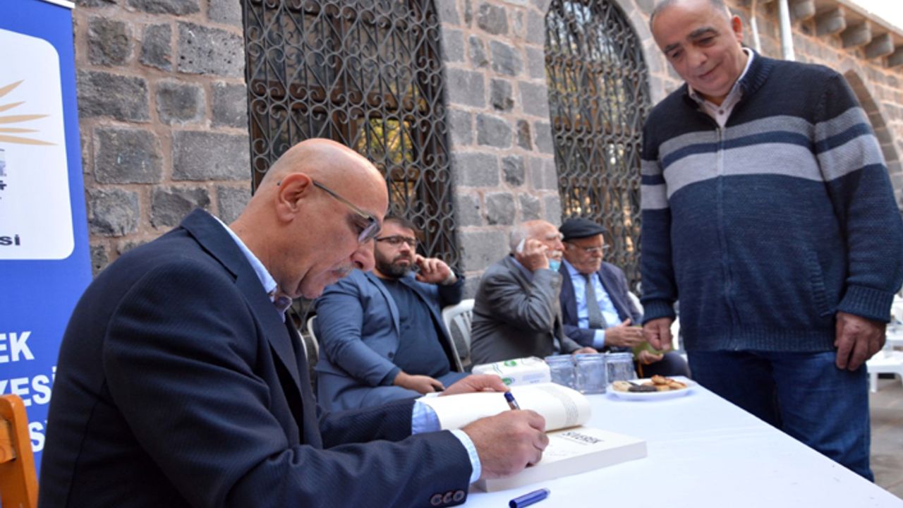 Siverek'te yazarlar halkla buluşmaya devam ediyor