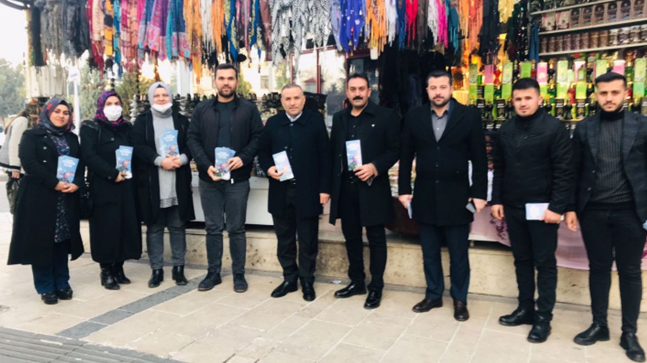 AK Parti, Urfa'da 50 bin broşür dağıttı
