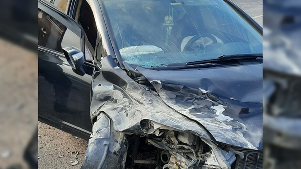 Bozova'da minibüs ile otomobil çarpıştı