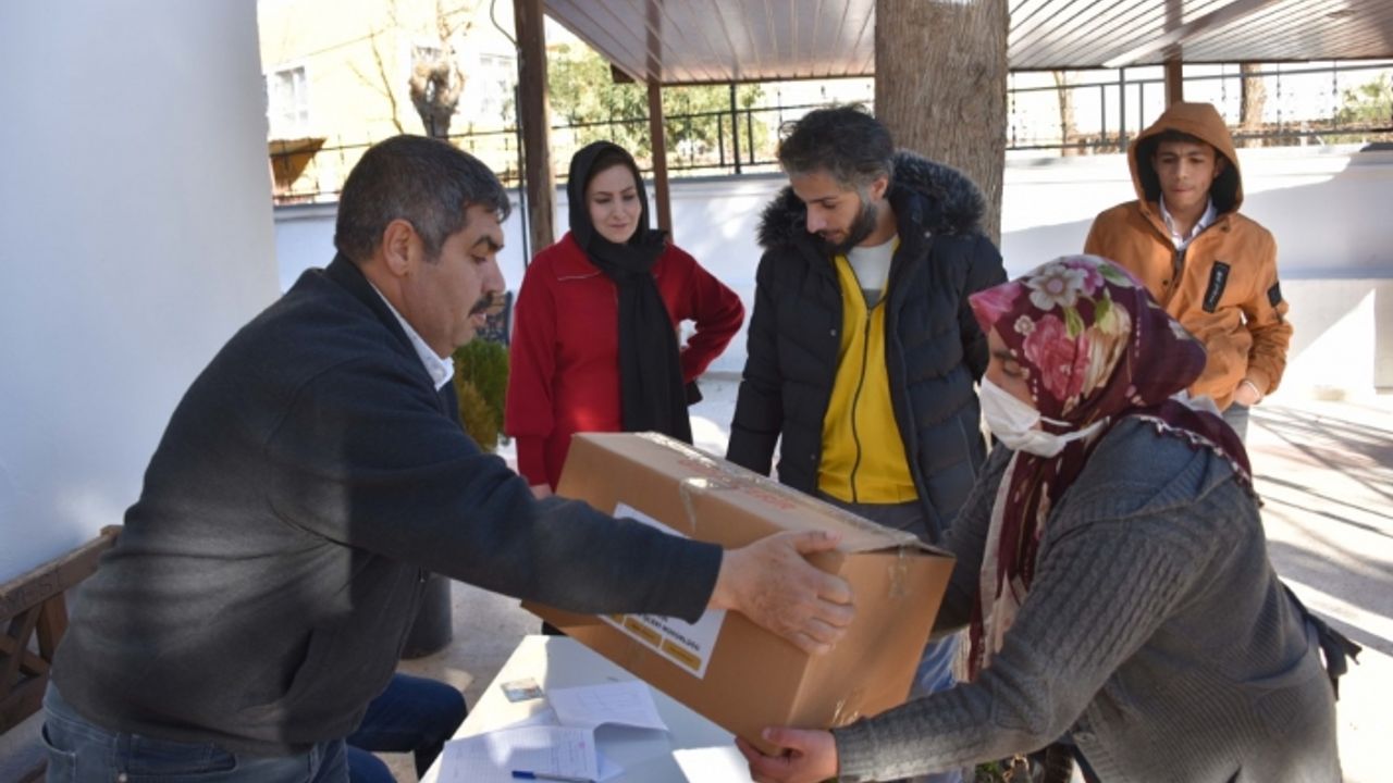 Siverek’te glutensiz gıda yardımları sürüyor