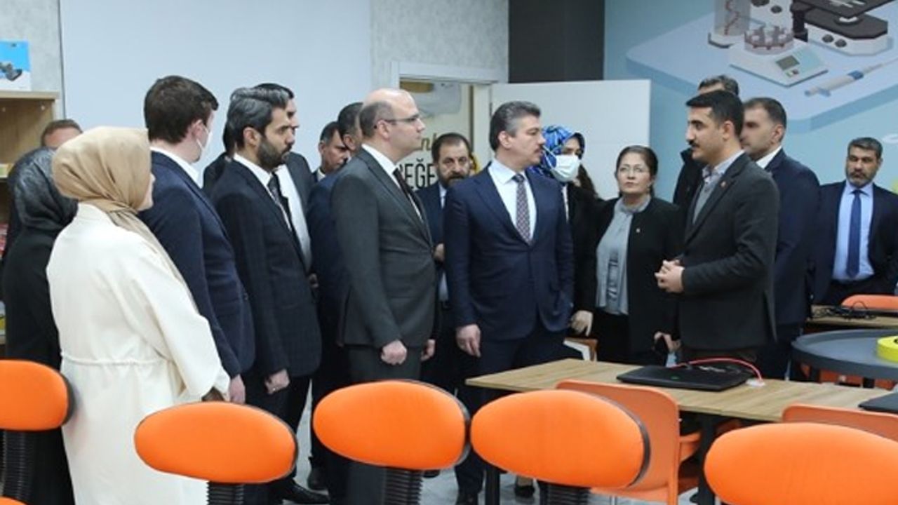 Urfa'ya gelen Başkan İleri, Battani Bilim merkezini ziyaret etti