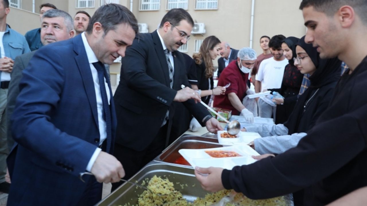Canpolat, Ramazan'ın bereketini gençlerle paylaştı