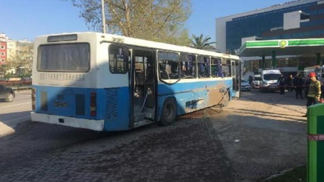 Koruma memurlarını taşıyan otobüste patlama!