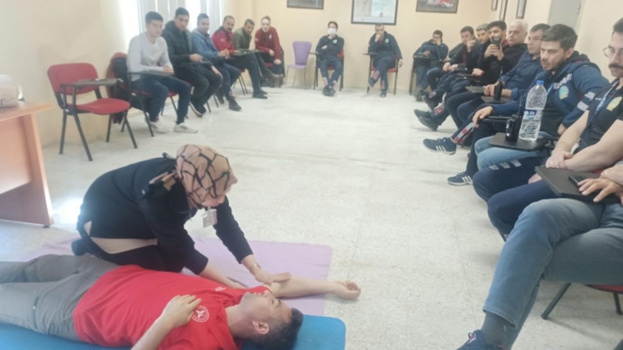 Urfa'da havaalanı personeline sağlık eğitimi verildi