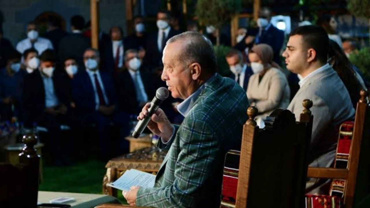 Erdoğan, "AK Parti'nin genç tabanı yok" diyenlere gözdağı verip elindeki rakamı paylaştı...