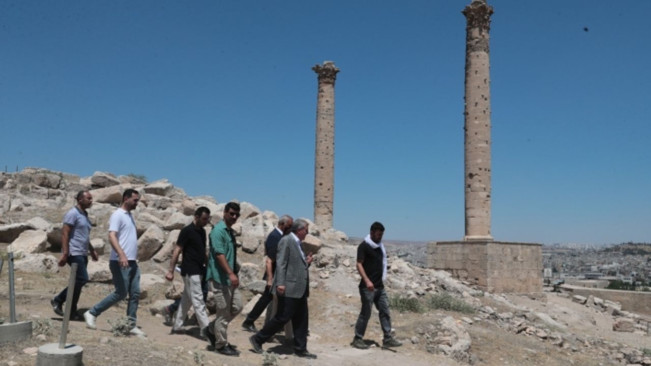 Beyazgül, Urfa Kalesi'nde incelemelerde bulundu