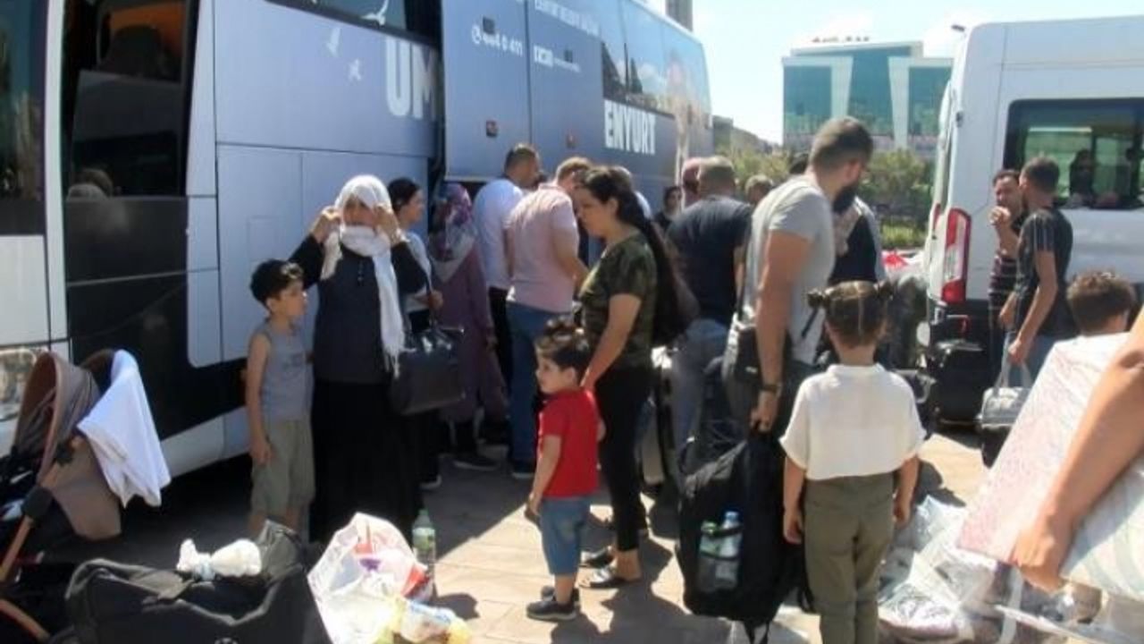 54 Suriyeli, "Burada her şey çok pahalı" diyerek ülkelerine geri döndü