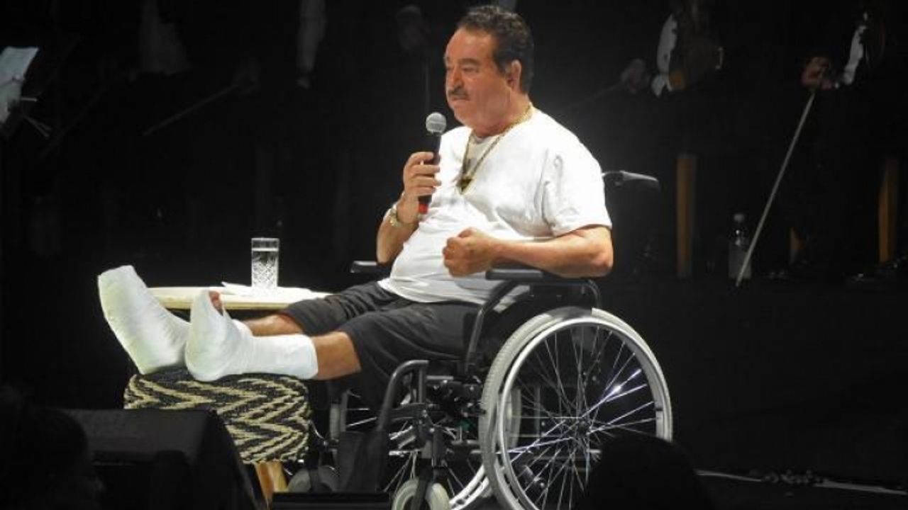 İbrahim Tatlıses tekerlekli sandalye ile sahneye çıktı