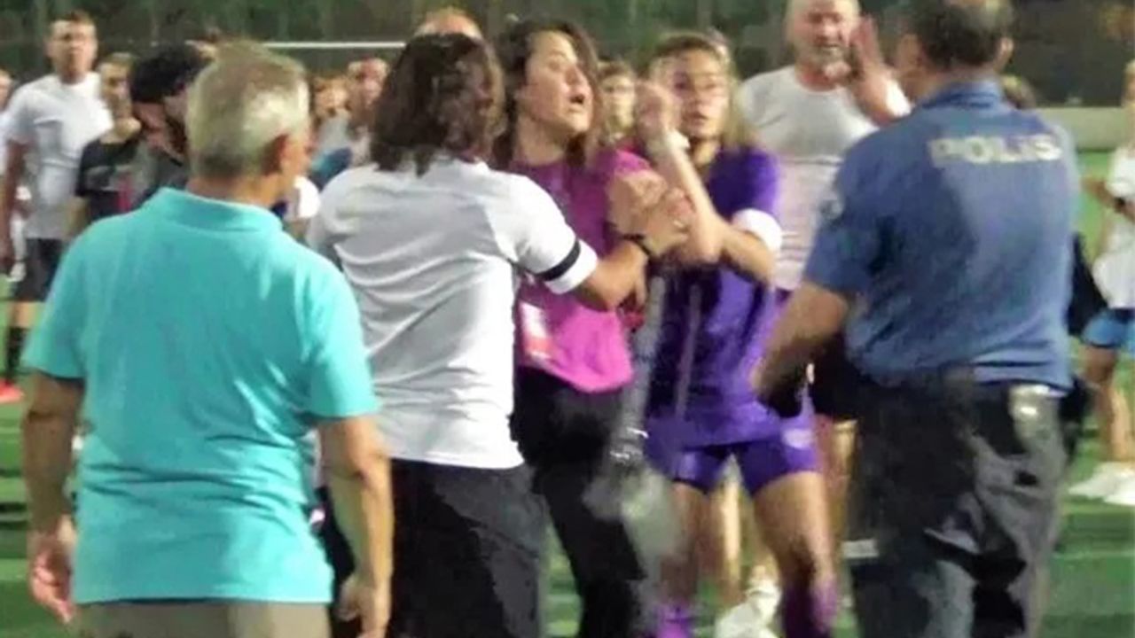 Kadınlar Ligi'nde ortalık karıştı... Saha boks ringine döndü!