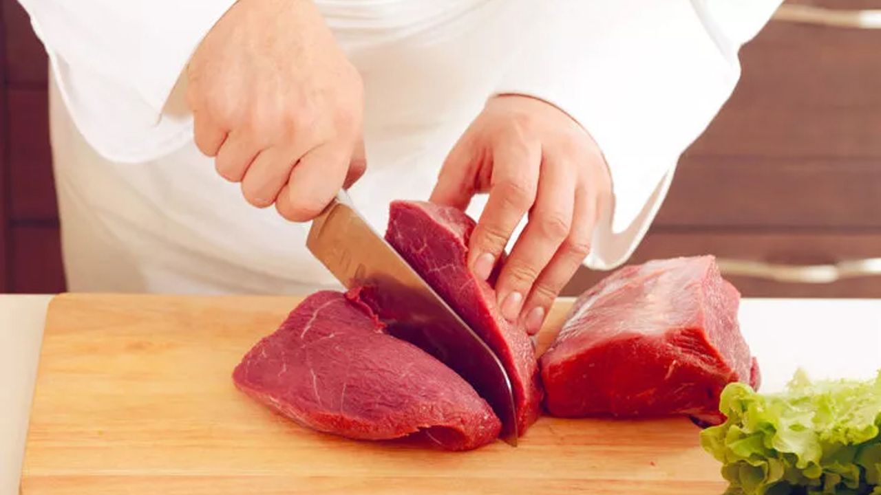 Rüyasında et kesiyordu, uyandığında ise...