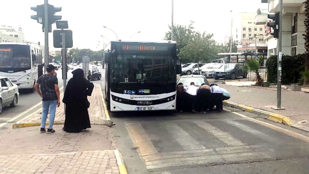 Urfa'da minibüs ile otomobil çarpıştı