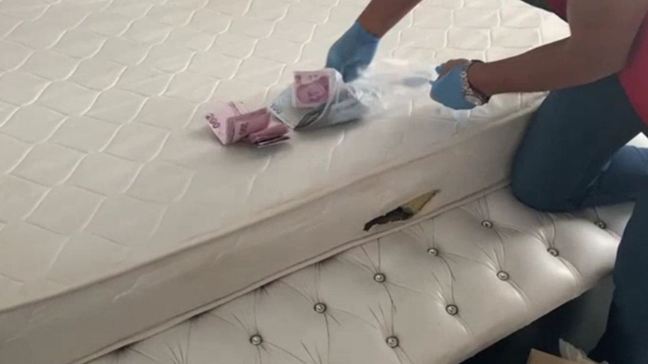 Adres Urfa! Yatak odasında deste deste para çıktı