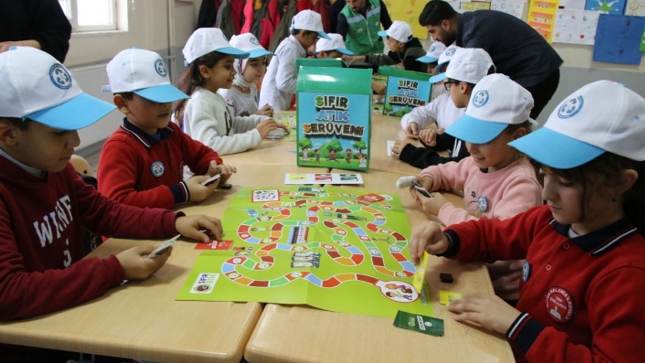 Haliliyeli çocuklar hem eğleniyor hem de öğreniyor