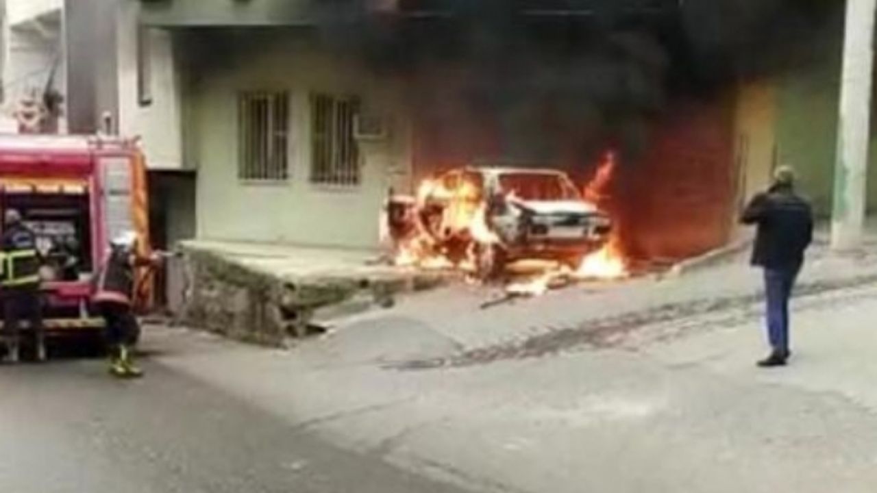 Urfa'da otomobil alev alev yandı