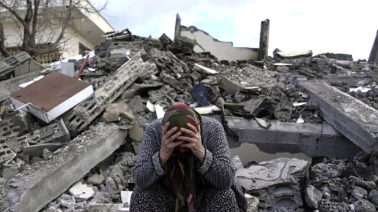 Hayatını kaybedenlerin sayısı 44 bini geçti..