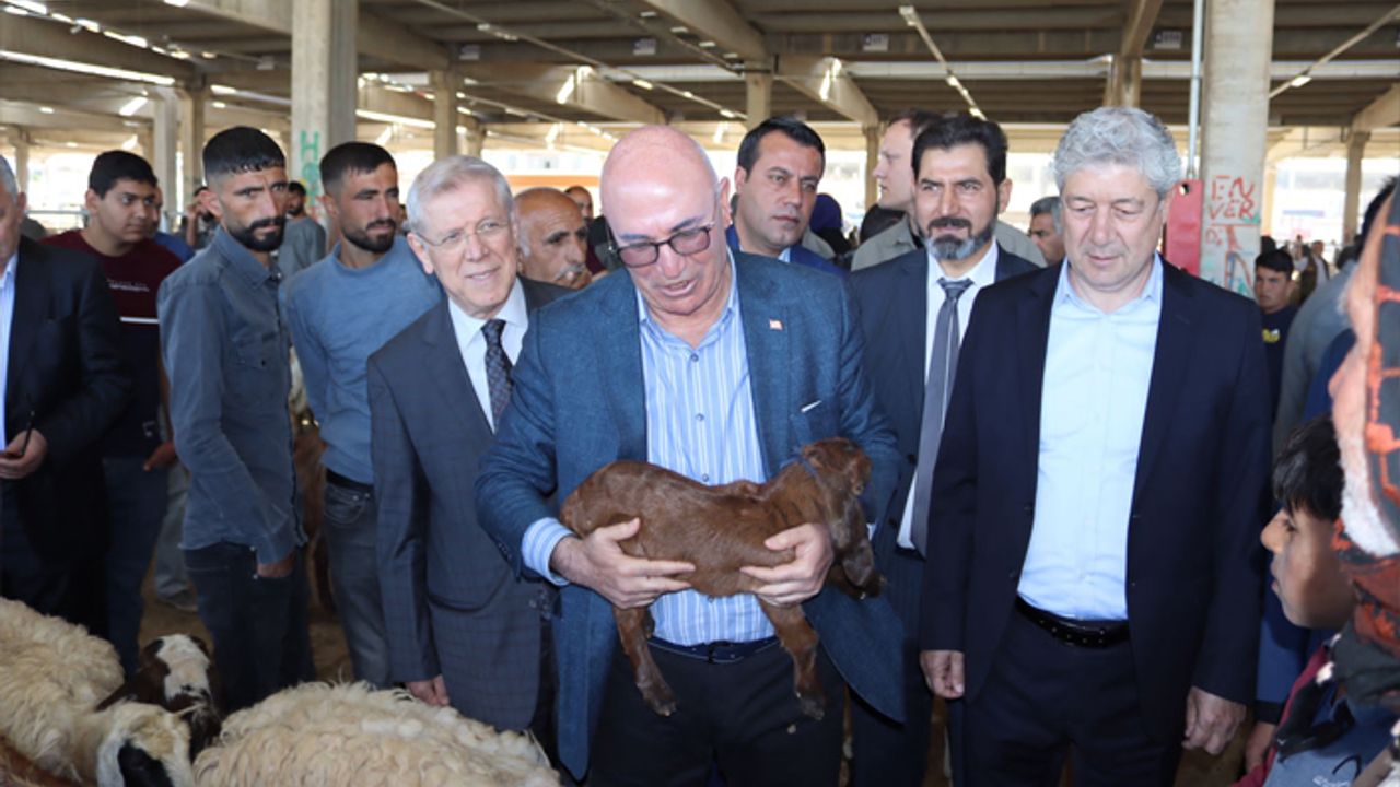 Hayvan ve Buğday pazarını gezip destek istediler