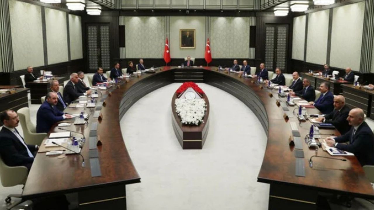 Yeni dönem öncesi son kabine toplantısı