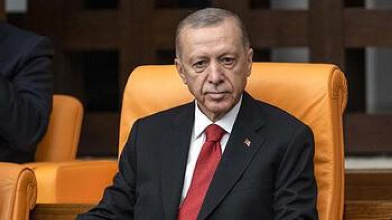 Muhalefet Erdoğan gelişi sırasında ayağa kalkmadı