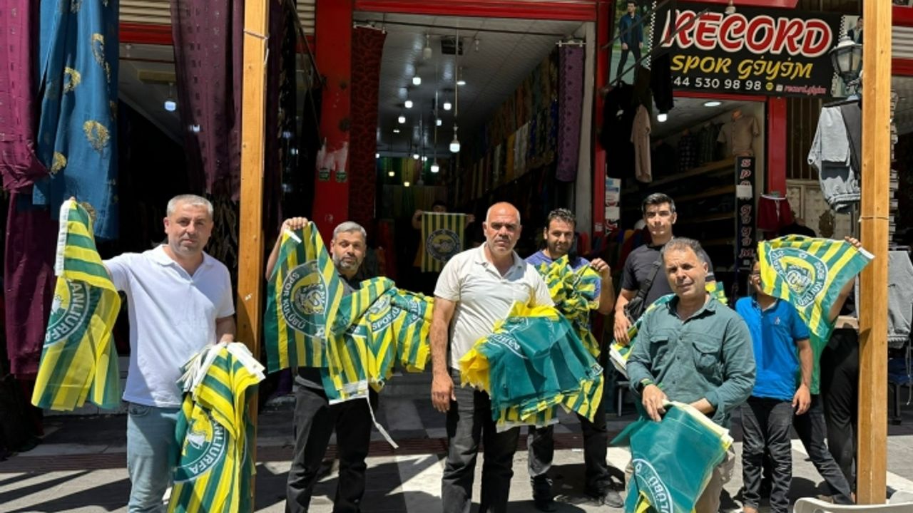 Urfa esnafına sarı yeşilli bayrak dağıtıldı