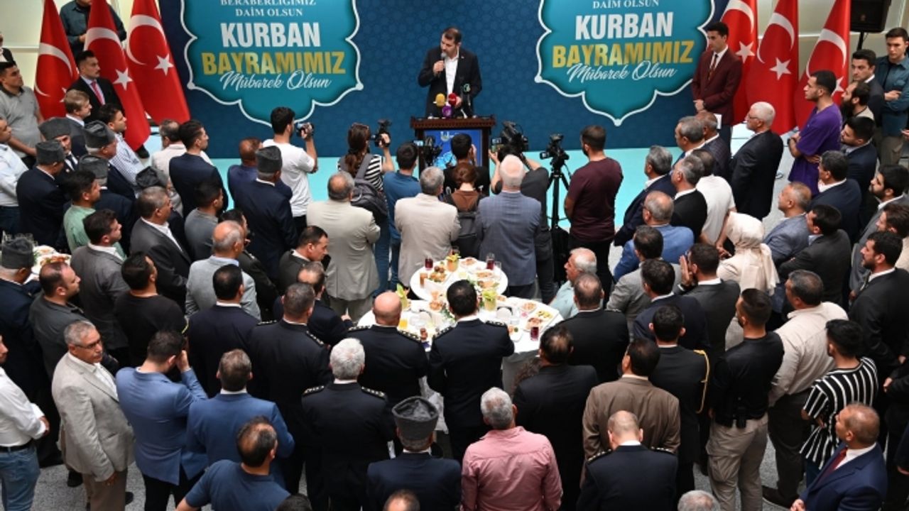 Vali Ayhan erken bayramlaştı