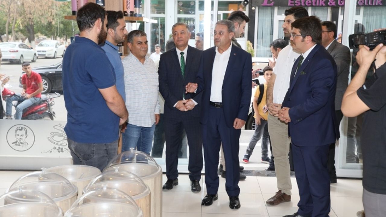 Vali Şıldak, öğrencileri esnafa emanet etti!