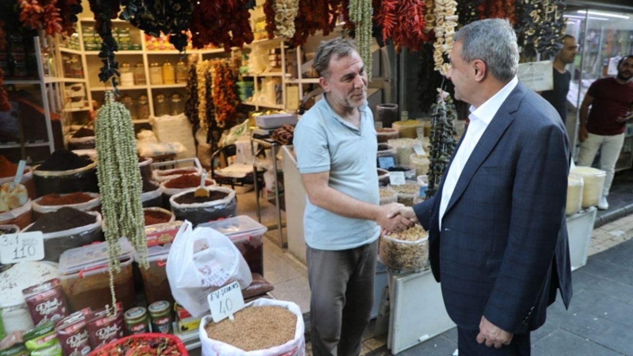 Vali Şıldak tarihi çarşılarda esnafla buluştu