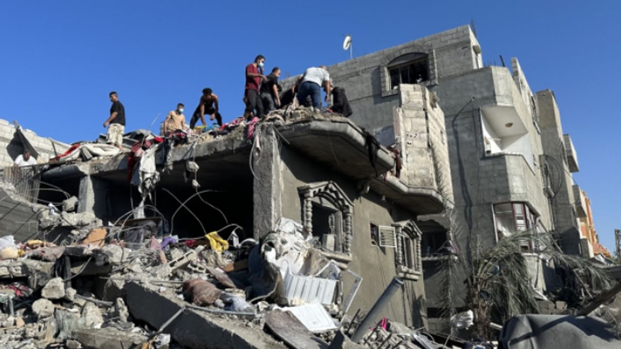İsrail Gazze'ye girdi Hamas füzelerle karşılık verdi