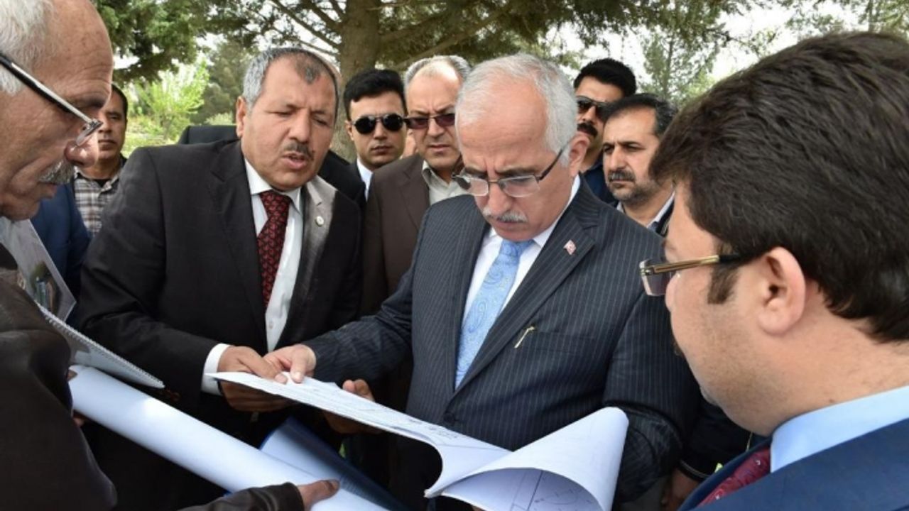 Urfa'nın eski Valisi memleketinde siyasete soyundu