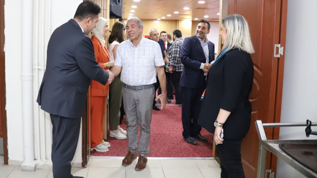 Urfa'da 25 yıllık sağlıkçılara plaket verildi