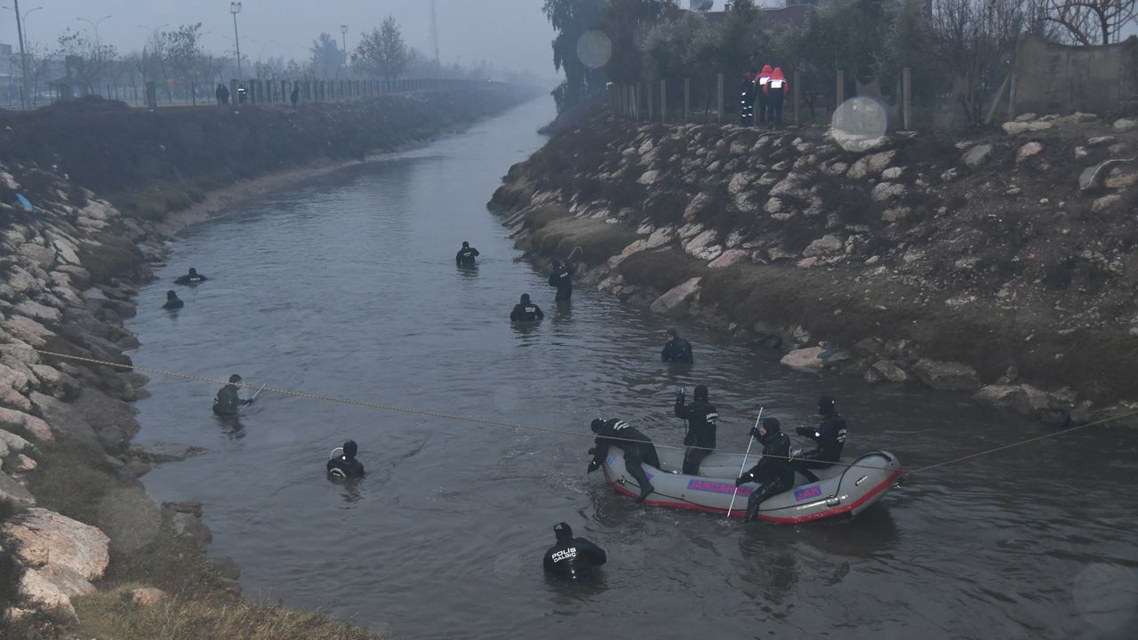 Kanalda kaybolan babanın araması sürüyor