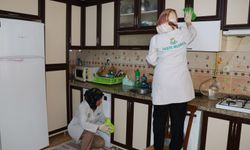 Haliliye'de bayram öncesi ihtiyaç sahiplerinin evleri temizleniyor