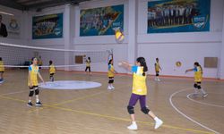 Haliliye Belediyesi voleybolun yıldızlarını keşfediyor