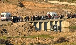 Urfa'da otomobil köprüden dereye uçtu