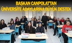 Yüzlerce öğrenciye ücretsiz üniversite hazırlık kitapları dağıtıldı