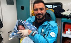 Ambulansta Doğum: Anne, Bebeğine Doğumu Gerçekleştiren ATT’nin Adını Verdi
