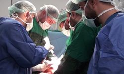 Doktorlar Gözlerine İnanamadı: 25 Santimetrelik Kist