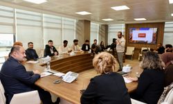 Genç mimarlardan Başkan Gülpınar’a sunum