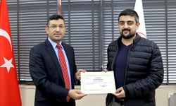 Dr. Furkan Şen’e ROP taramalarındaki özverili çalışmaları için teşekkür belgesi