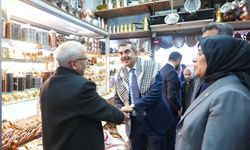 Bakan Tekin Urfa'da esnafla kucaklaştı