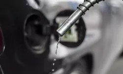 Benzin ve motorine zam geldi: Tabelalar değişti!