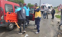 Karaköprü'de feci kaza: 2 araç çarpıştı