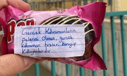 Öğrencilerden polislere tatlı jest...